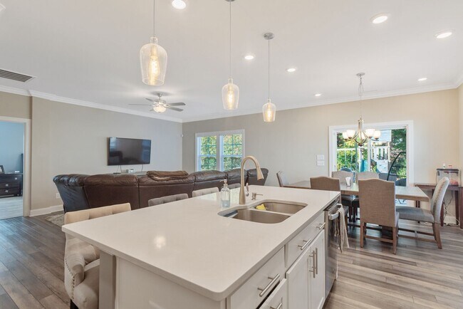 Building Photo - AVAILABLE in July Charming 3-Bedroom, 2-Bath Ranch-Style Home