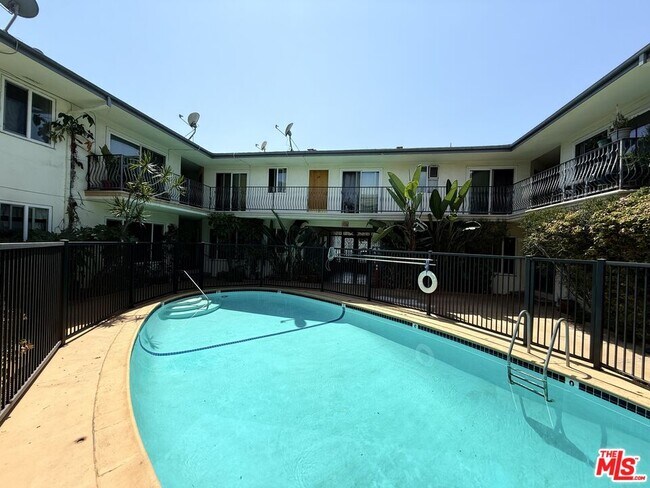 Building Photo - 1138 S La Cienega Blvd