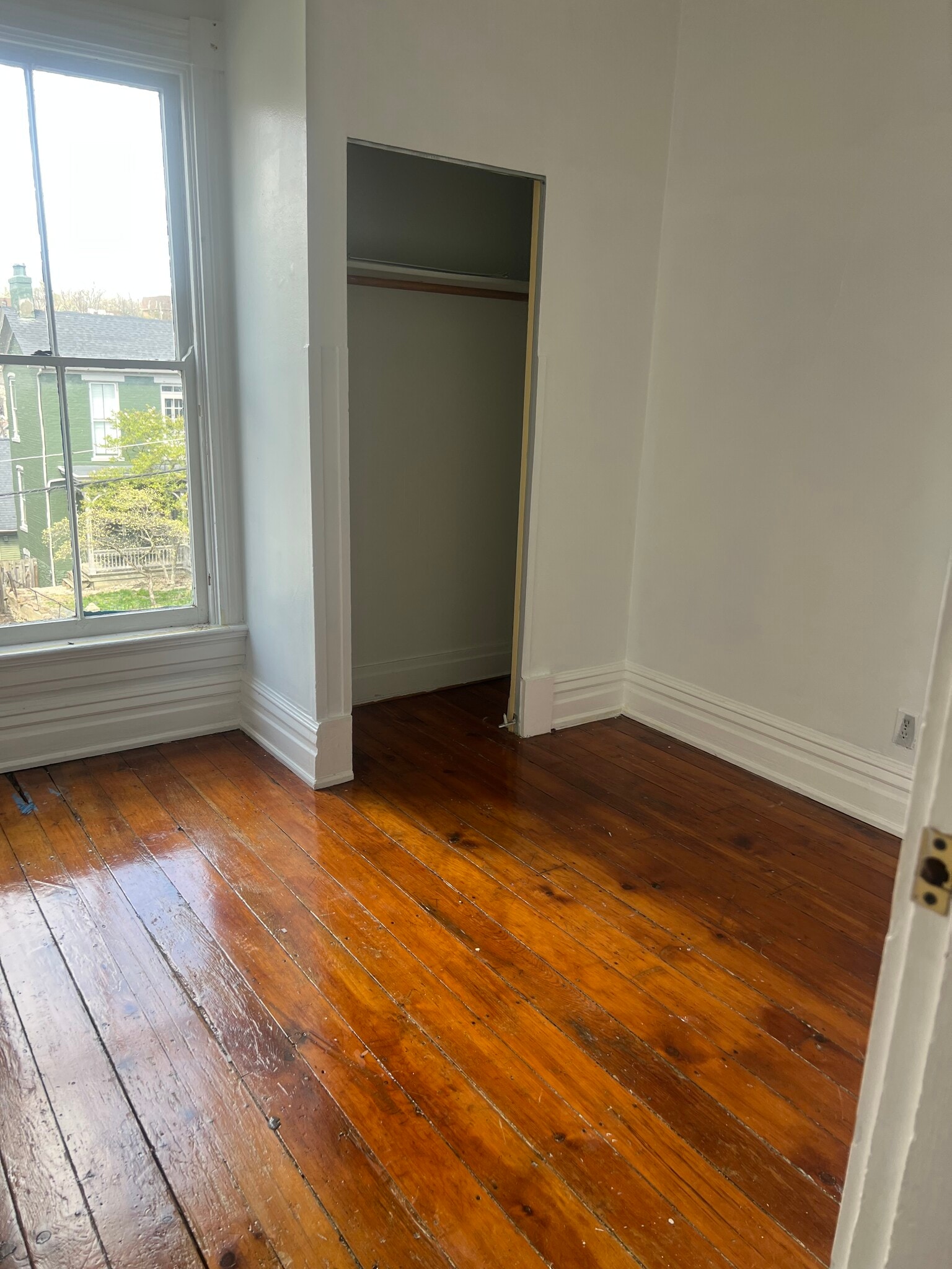 Bed 1 - 414 Tusculum Ave