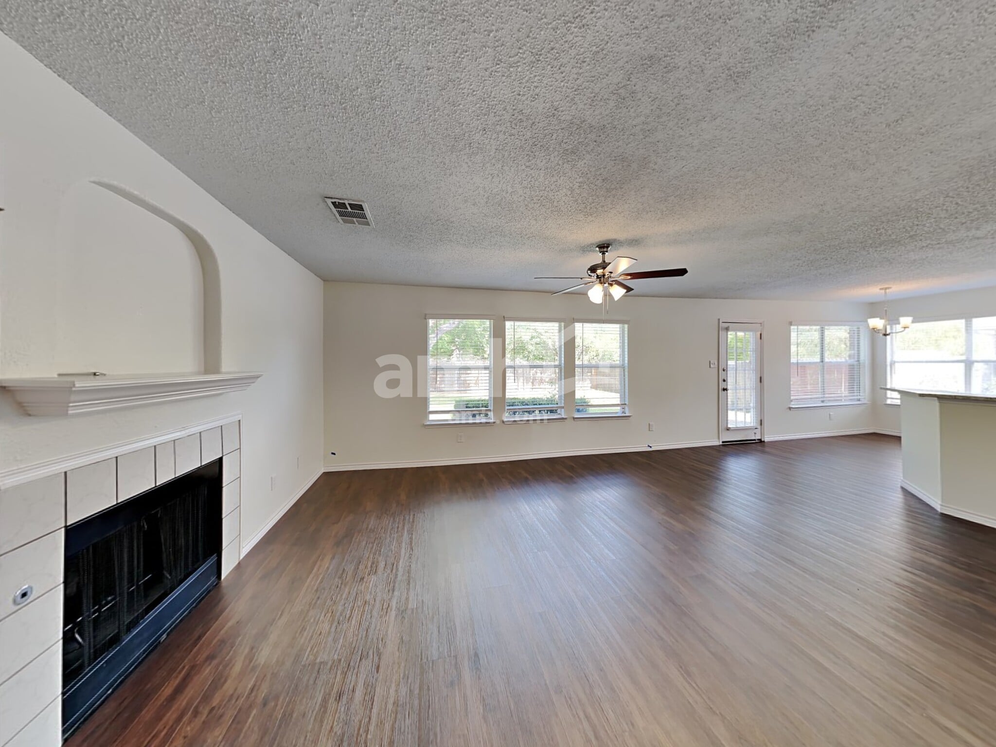Building Photo - 8113 Lake Haven Dr