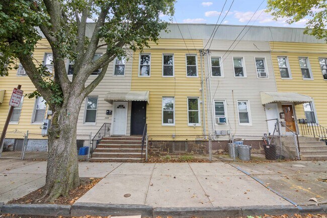 Building Photo - 342 Bramhall Ave