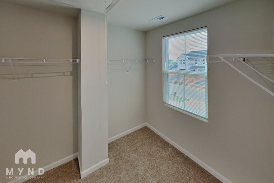 Building Photo - 6133 Bridle Crk Dr