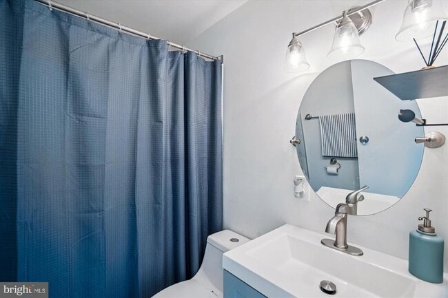 Building Photo - 1925 Dutch Village Dr