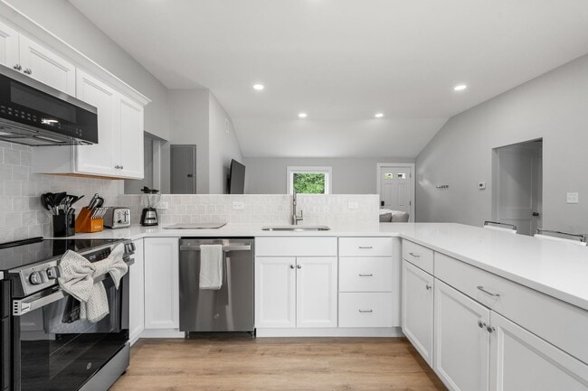 Building Photo - Newly renovated Winter Rental between Long Beach and Good Harbor!