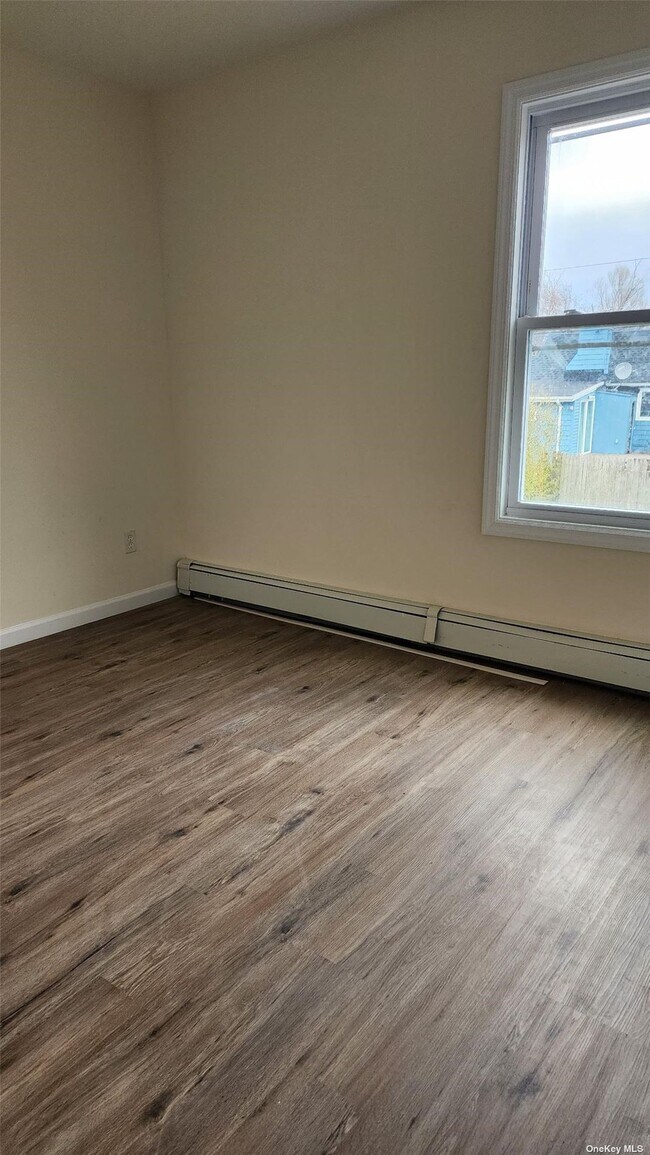 Building Photo - 77 Laurelton Dr