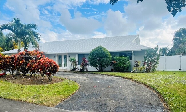 Building Photo - 3324 Lakeview Blvd