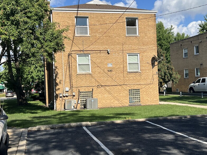 Building Photo - 3014 Harlem Ave