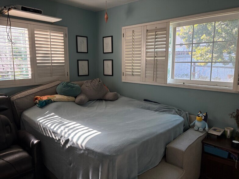 Building Photo - 2405 Perkins Ln