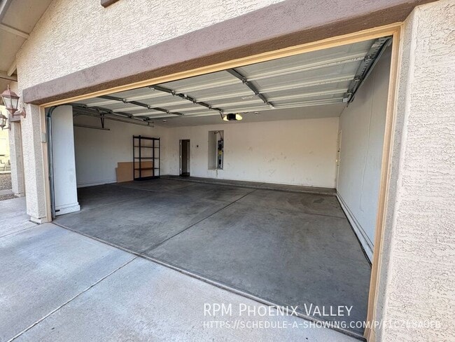 Building Photo - 2305 W Carter Rd