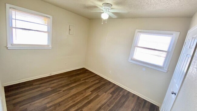 Building Photo - Handyman Special $0 First Month's Rent / “...
