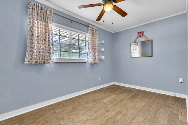 Building Photo - 405 Navarre St