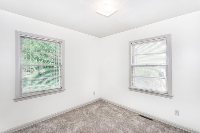 Building Photo - 742 S Dellrose St