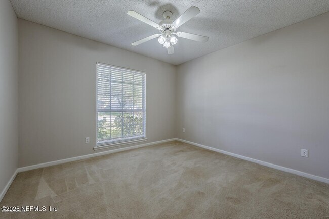 Building Photo - 4570 Blue Stream Ln N