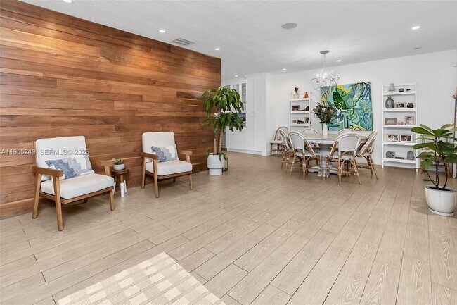 Building Photo - 1444 Mendavia Ave