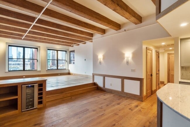 Building Photo - 33 Sleeper St