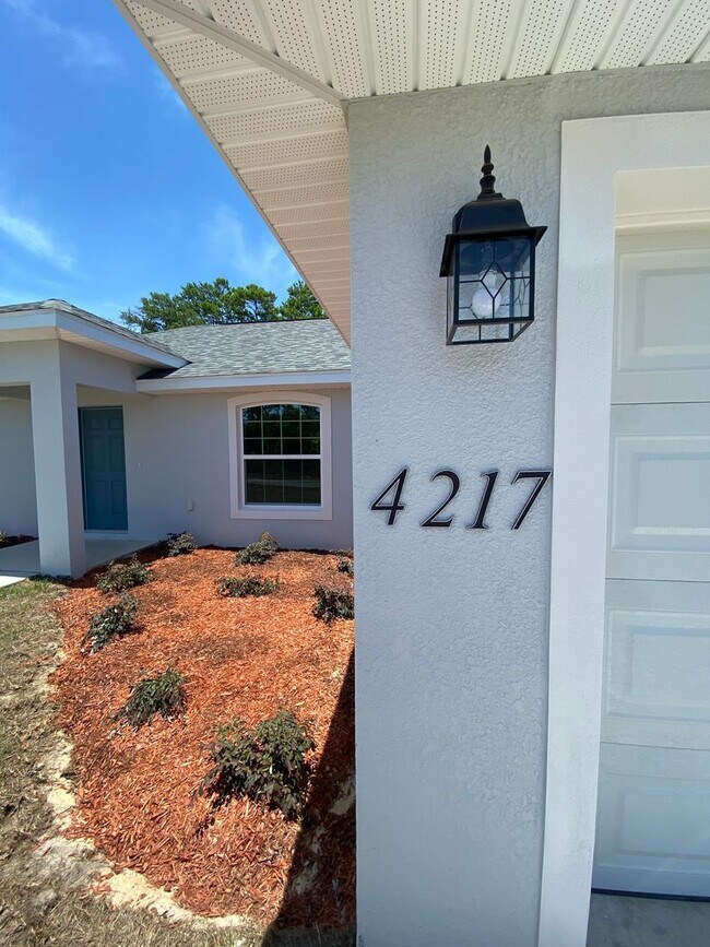Building Photo - NEW CONSTRUCTION - Desirable SW Ocala Neighborhood 3/2/2 *WON'T LAST*
