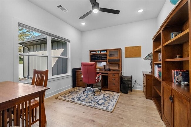 Building Photo - 45 Blairgowrie Dr