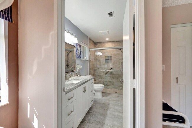 Building Photo - 6100 Waldwick Cir