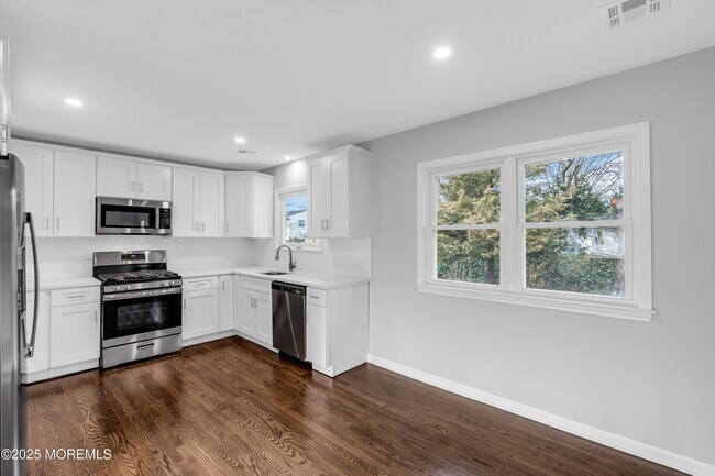 Building Photo - 1230 Dove St