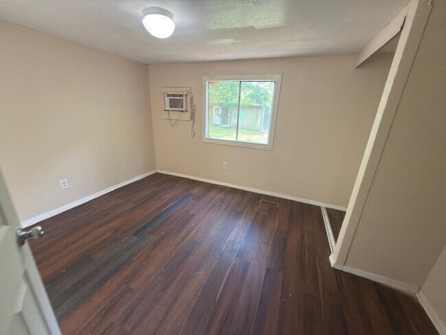 Building Photo - 109 Birchwood Dr