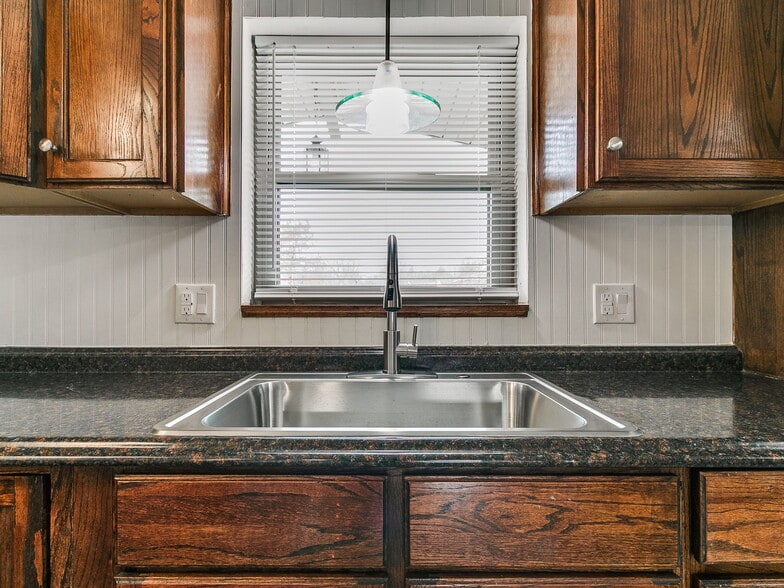 Building Photo - 1548 Bradley Pl