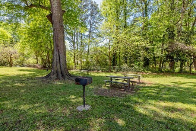 Building Photo - Premium 2 Bedroom Living in the Heart of Northlake