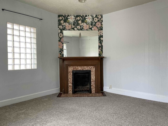 Building Photo - 1205 E 4th St