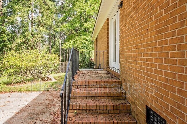 Building Photo - 7059 Darnell St