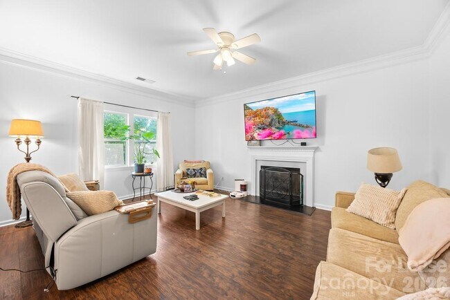 Building Photo - 124 Shorecrest Dr
