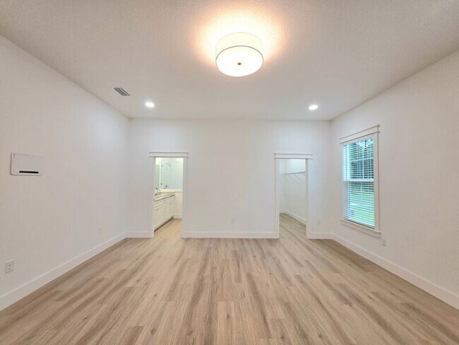 Building Photo - 3299 Bernath Dr