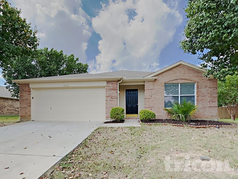 Building Photo - 4704 Provence Dr