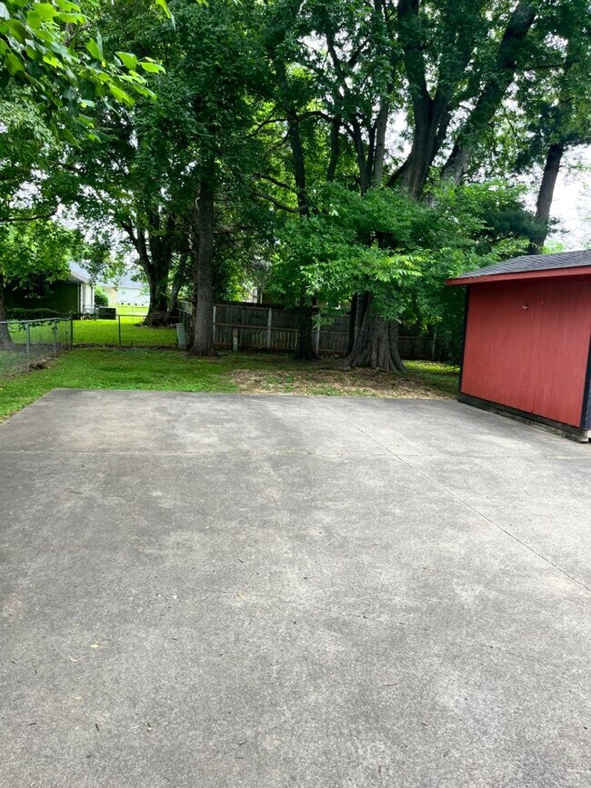 Building Photo - Centrally located Ranch Style Home in Murf...