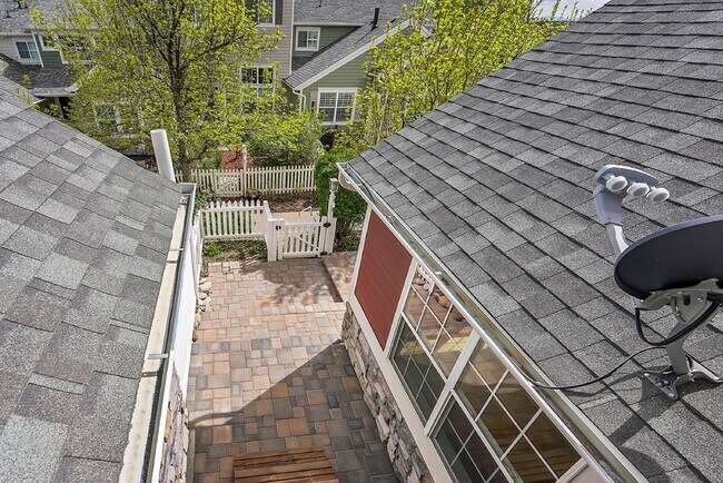 Building Photo - $3,125 - 3Bed/ 3.5 Bath Townhome with Finished Basement and Fireplace in Broomfield!