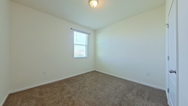 Building Photo - Gorgeous 5 Bedroom Home in Alta Lakes!