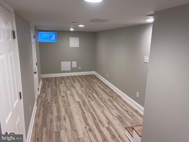 Building Photo - 137 Vassar St