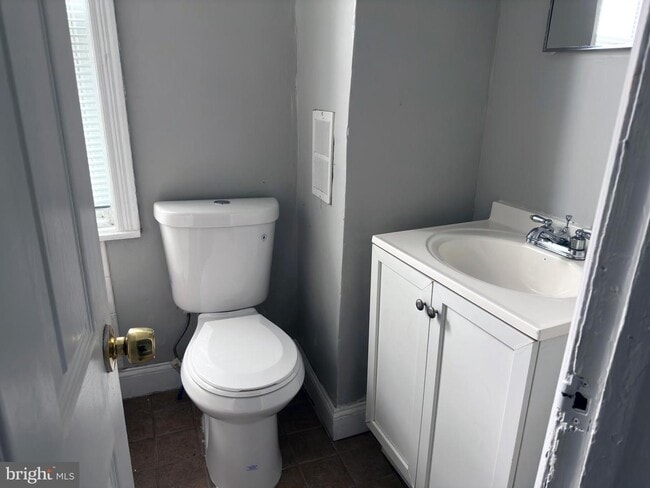 Building Photo - 1528 S Hollywood St