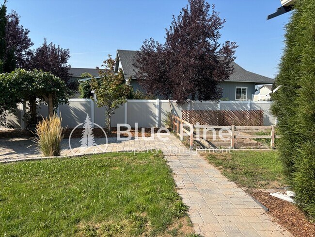 Building Photo - 3312 E Edwards Dr