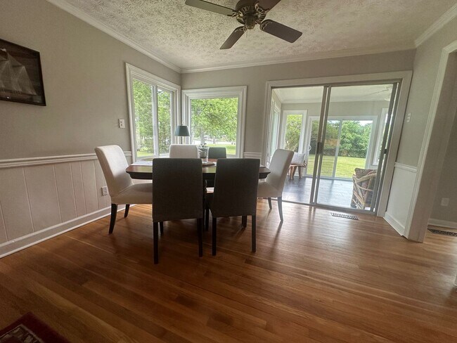 Building Photo - Call Amanda Tate at 757-289-6810 for more ...