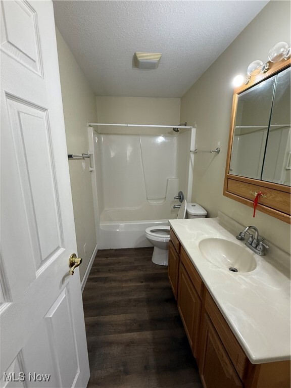 Building Photo - 915 Main St