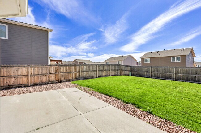 Building Photo - $2,350.00, 3 bed, 2.5 bath located in Peyt...