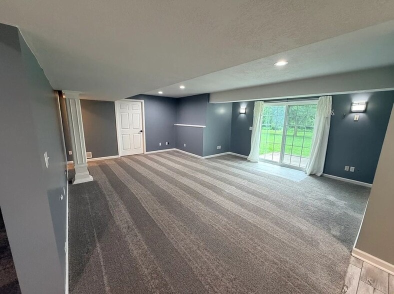 Building Photo - 806 S Fox Rdg Dr
