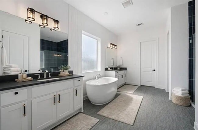 Building Photo - 704 Prairie Clover Dr