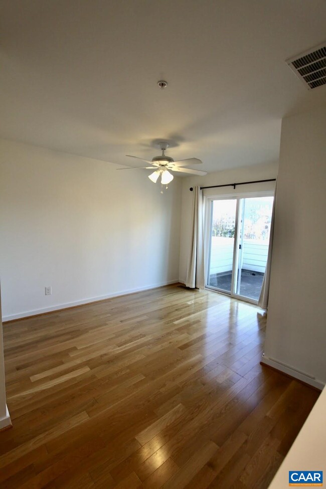 Building Photo - 872 Estes St