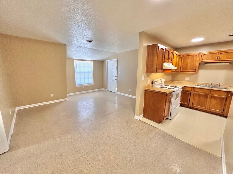 Building Photo - 206 Robin Ln