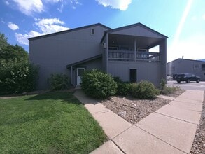 Building Photo - 2 Bedroom Oasis With Covered Parking