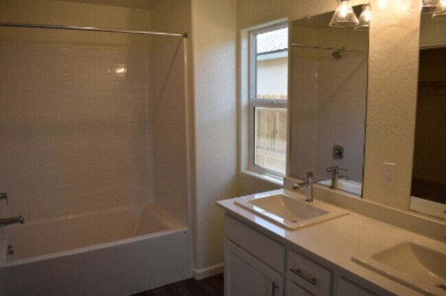 Building Photo - 641 Marshall Ln