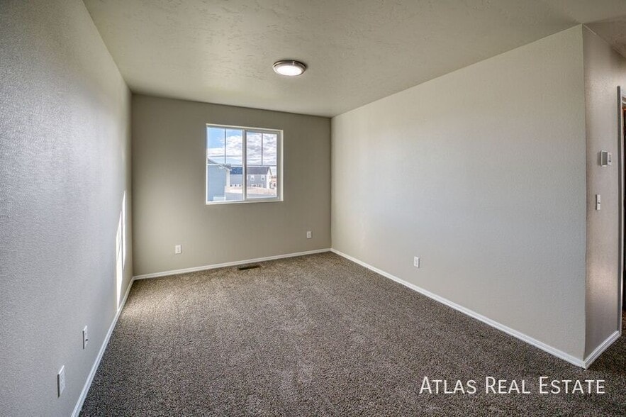 Building Photo - 2711 W Balboa Dr