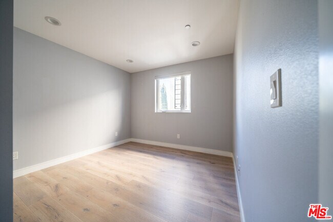 Building Photo - 11318 Miranda St