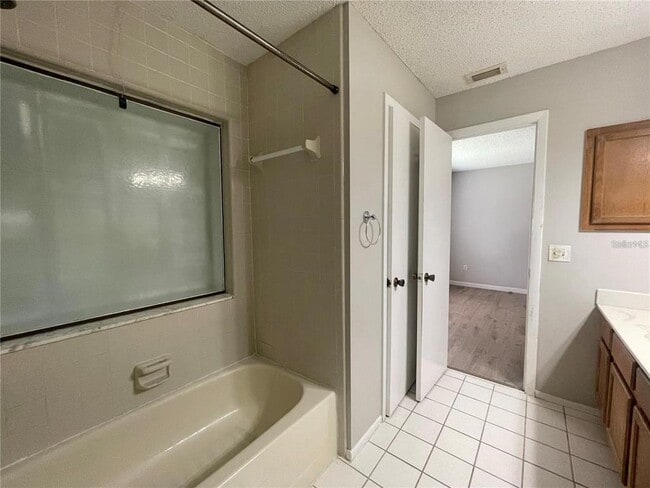 Building Photo - 628 Holbrook Cir