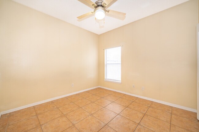 Building Photo - 10831 Leader Ln